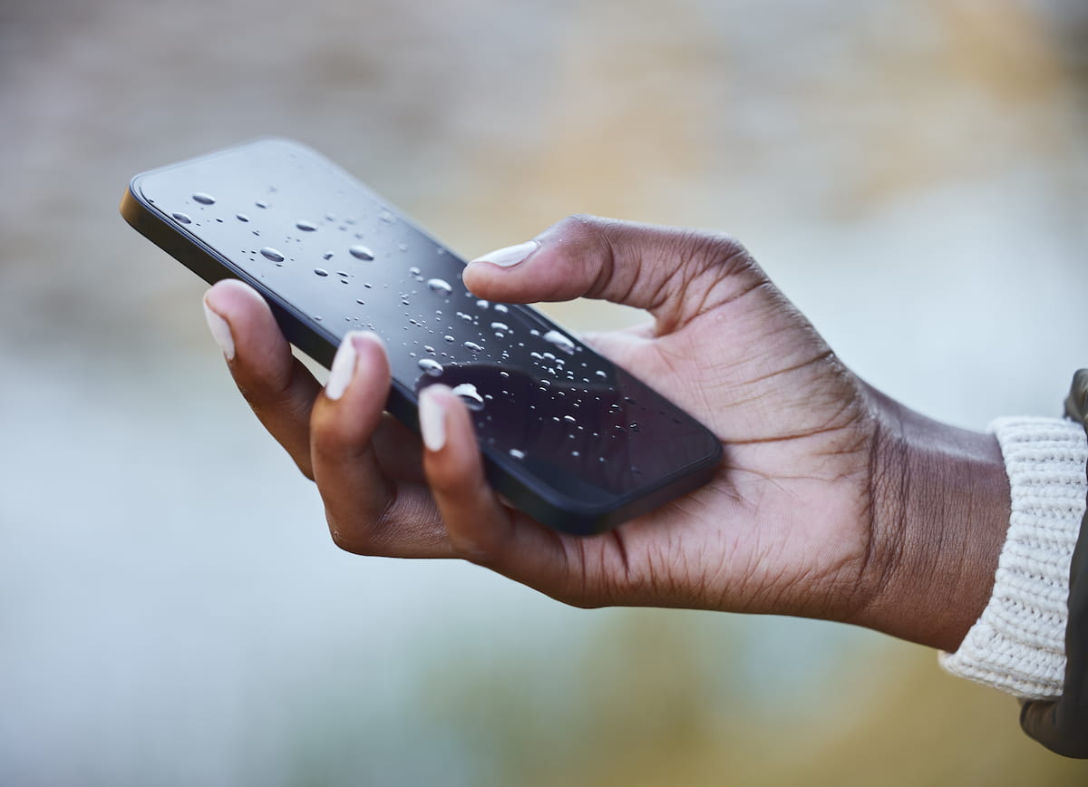 iPhone Wasserschaden — Smartphone im Wasser, Erste-Hilfe-Anleitung von SmartPunkt Karlsruhe
